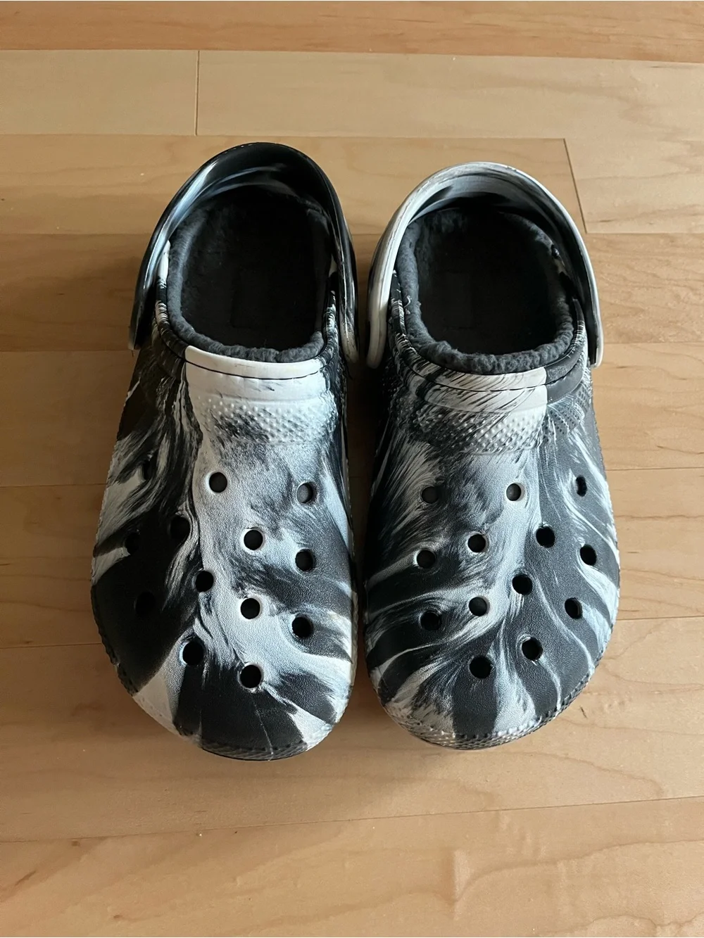 Crocs Men 7 ( Women 9)  Classic Lined winter Clog - Black and White Tie-Dye